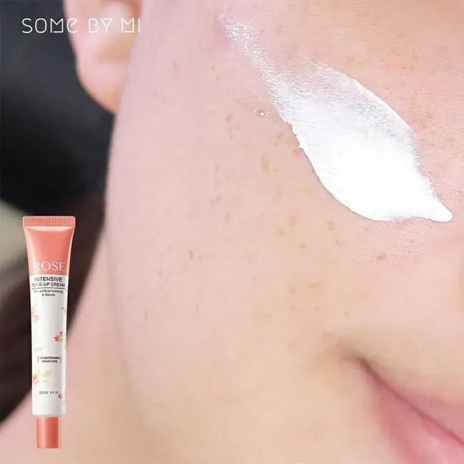 کرم مرطوب کننده و روشن کننده گل رز سام بای می