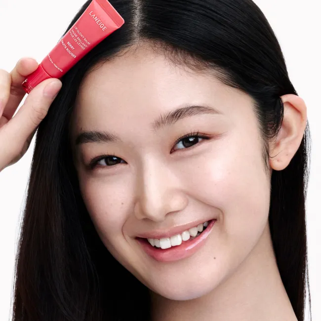 Lip Glowy Balm Berry (Pink tint) on Model
