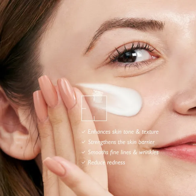 A close up of a woman applying Centella 5% Niacinamide Radiance  Gel Cream 40g on her face with benefits such as enhances skin tone and texture, strengthens the skin barrier, smooths fine lines and wrinkles and reduce redness highlighted.