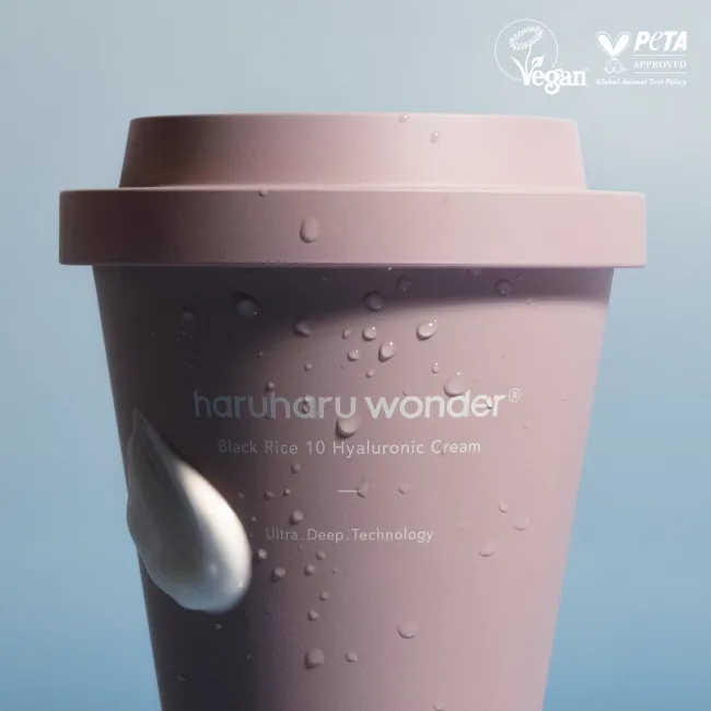 90ml of haruharu wonder Black Rice 10 Hyaluronic Cream bottles on a blue background with PETA and vegan approval logo.